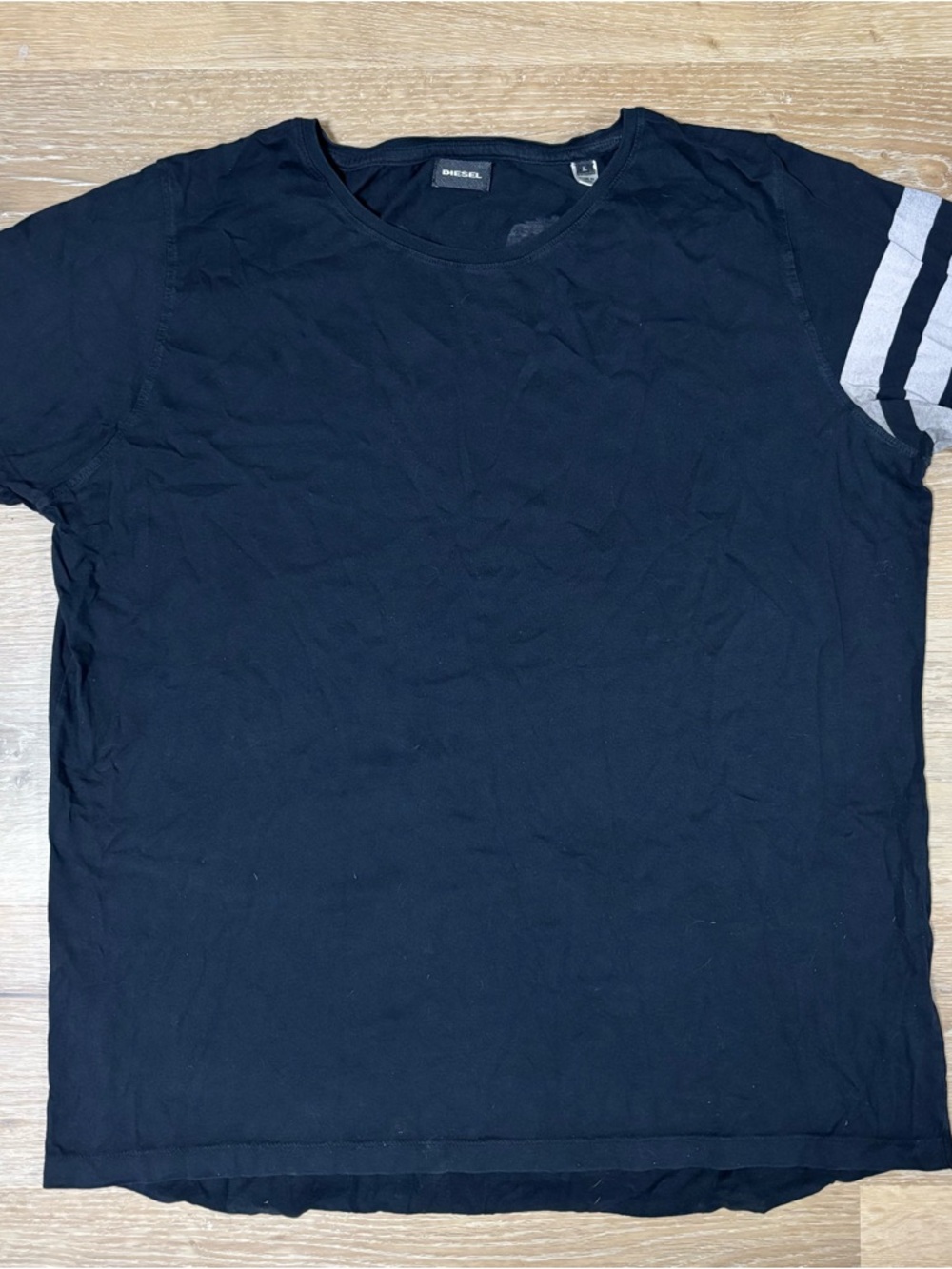 Vintage Y2K Diesel Men’s Black Crewneck T‑Shirt with Gray Striped Sleeve